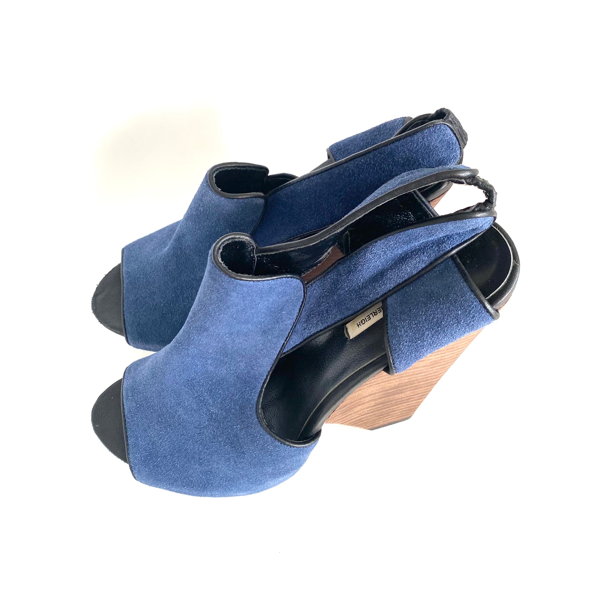 3113 suede slingbacks; marine