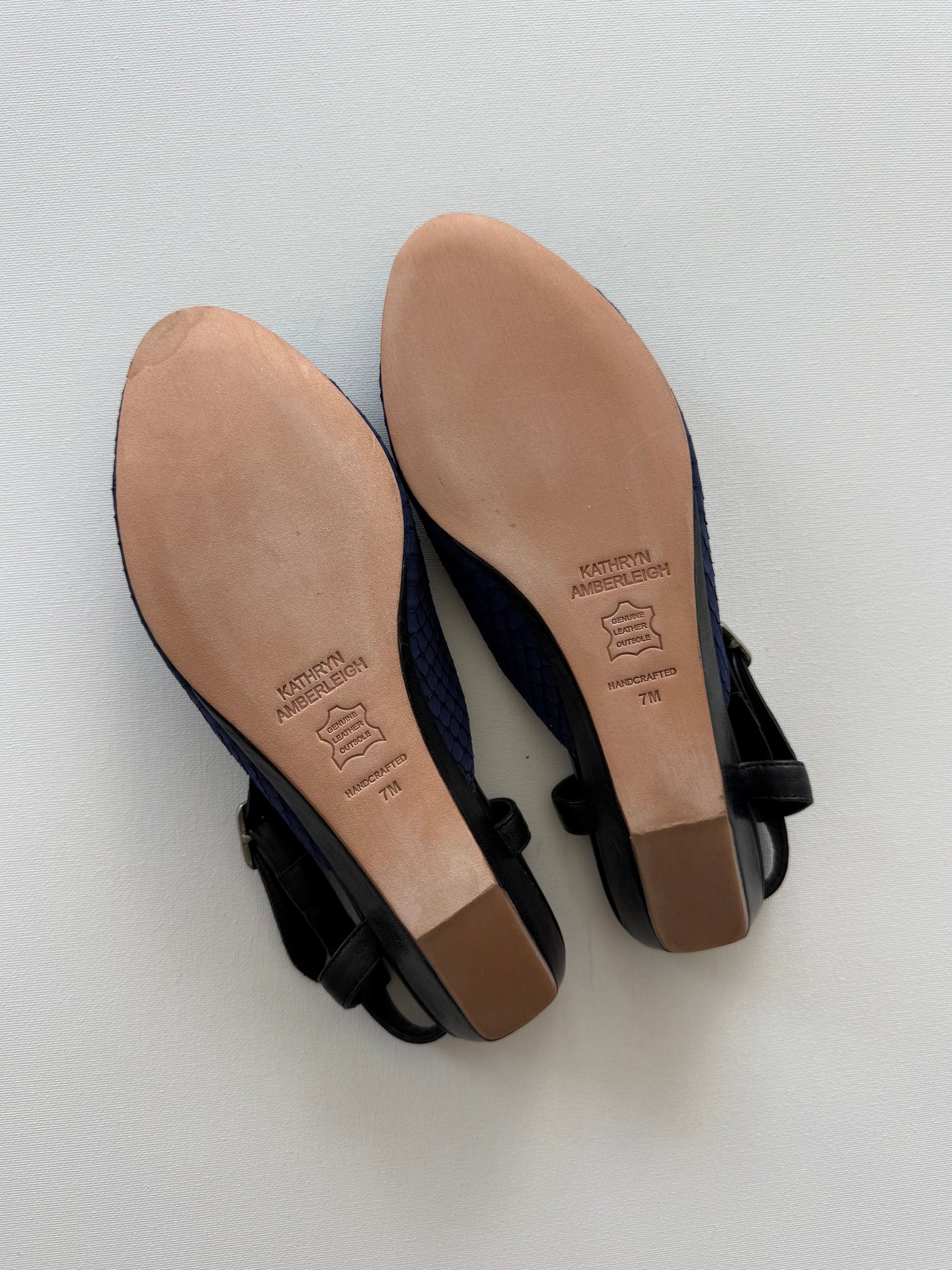 J005 snake and lamb slingbacks; navy and black