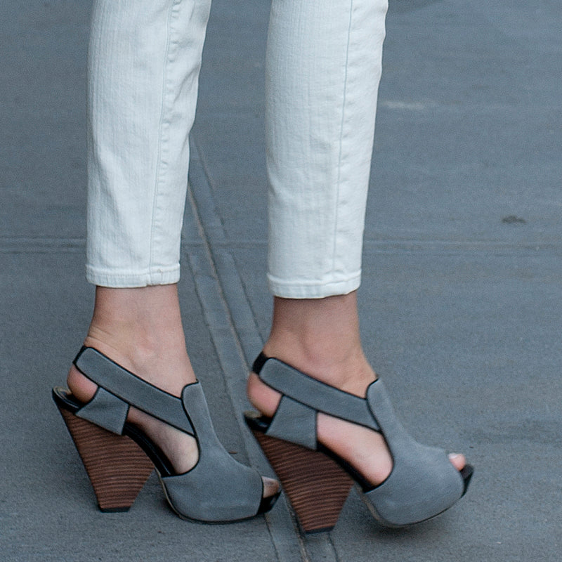 3113 suede slingbacks; grey