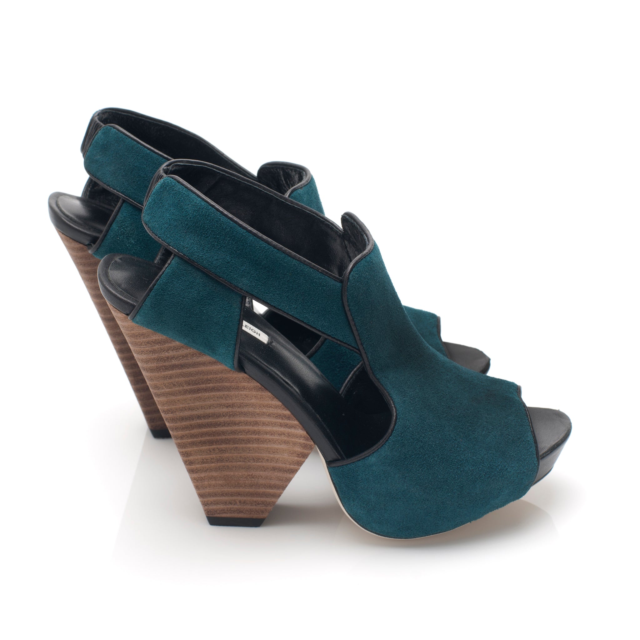 3113 suede slingbacks; blue