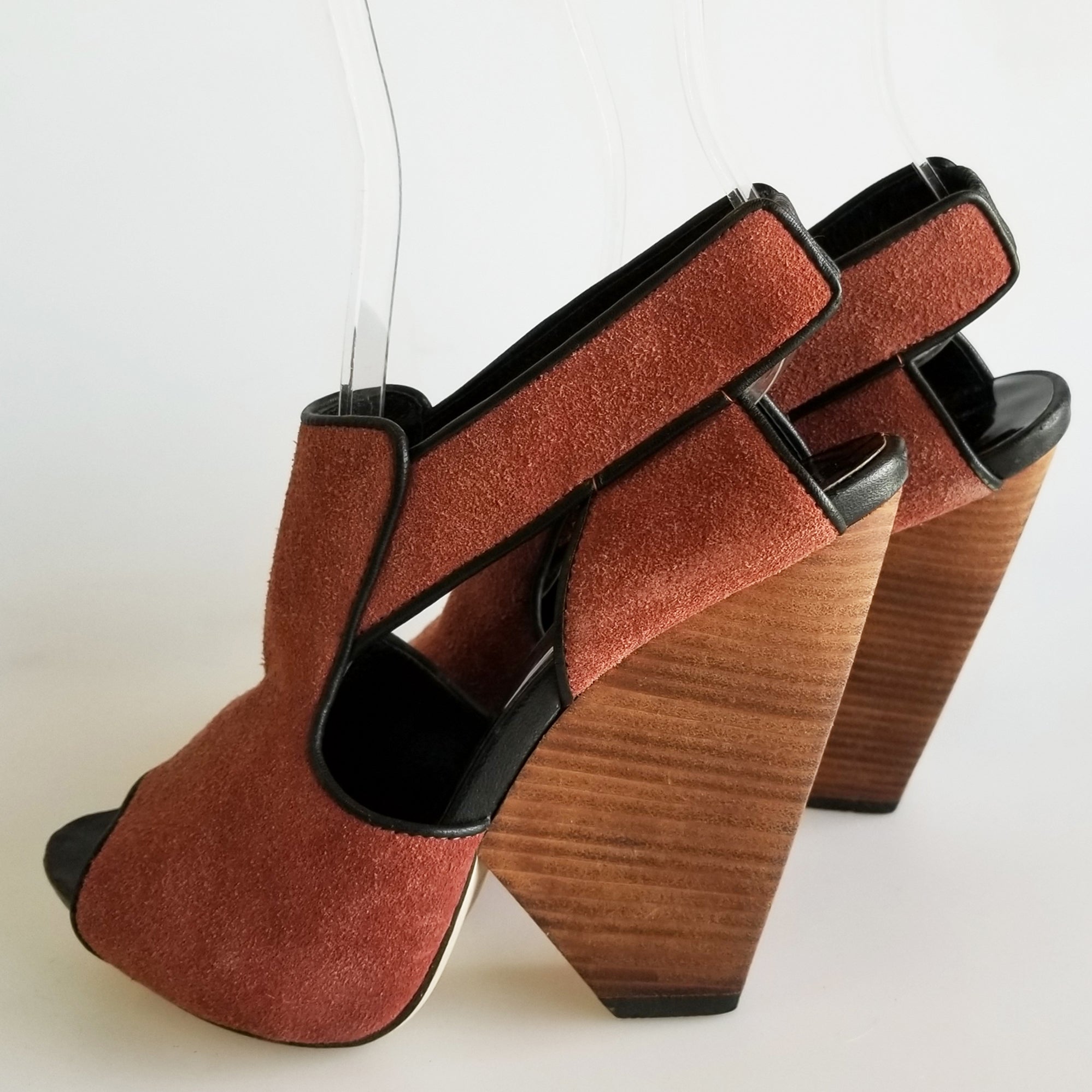 3113 suede slingbacks; brick