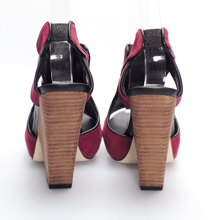 3113 suede slingbacks; crimson