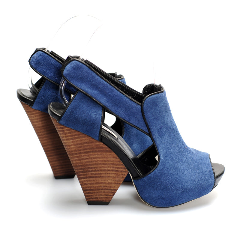 3113 suede slingbacks; marine