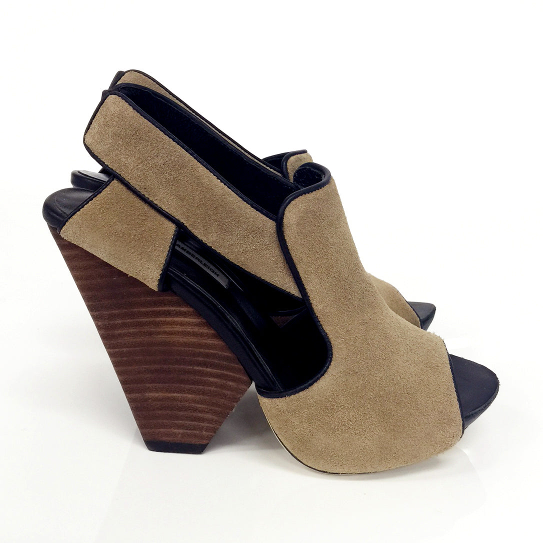 3113 suede slingbacks; tan