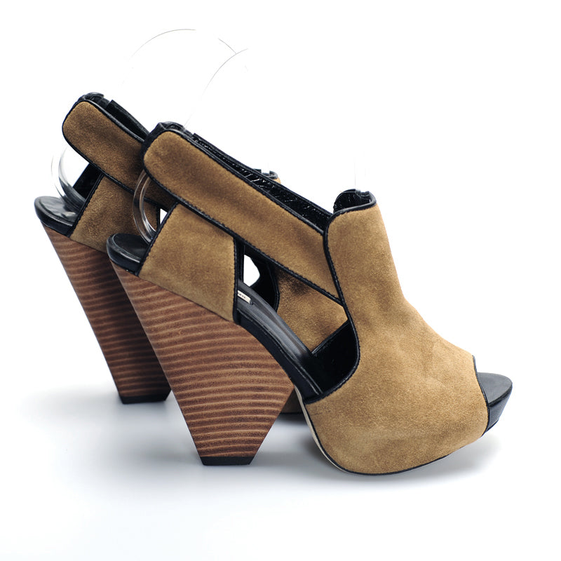 3113 suede slingbacks; tan