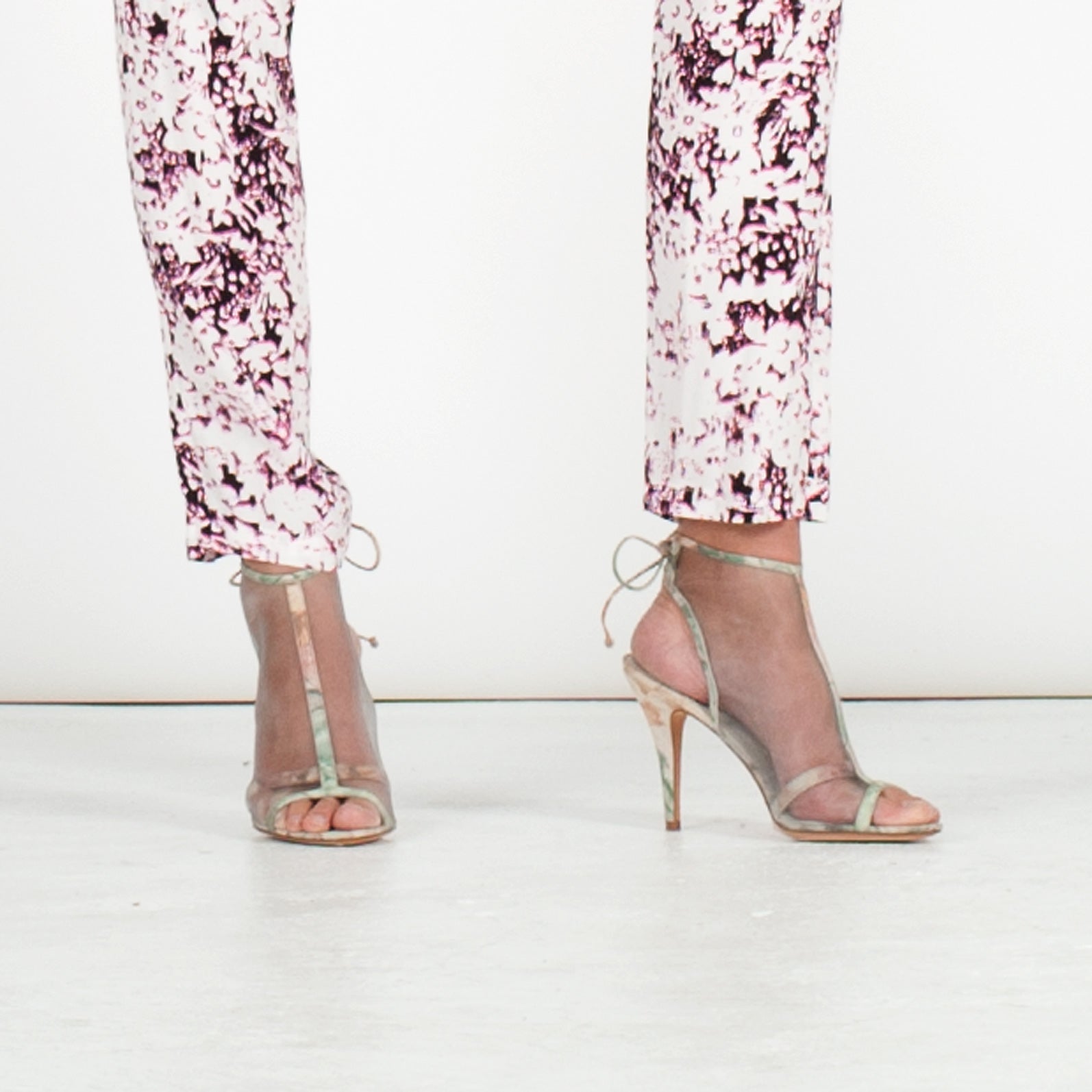 J016 net and leather heels; pastel flower