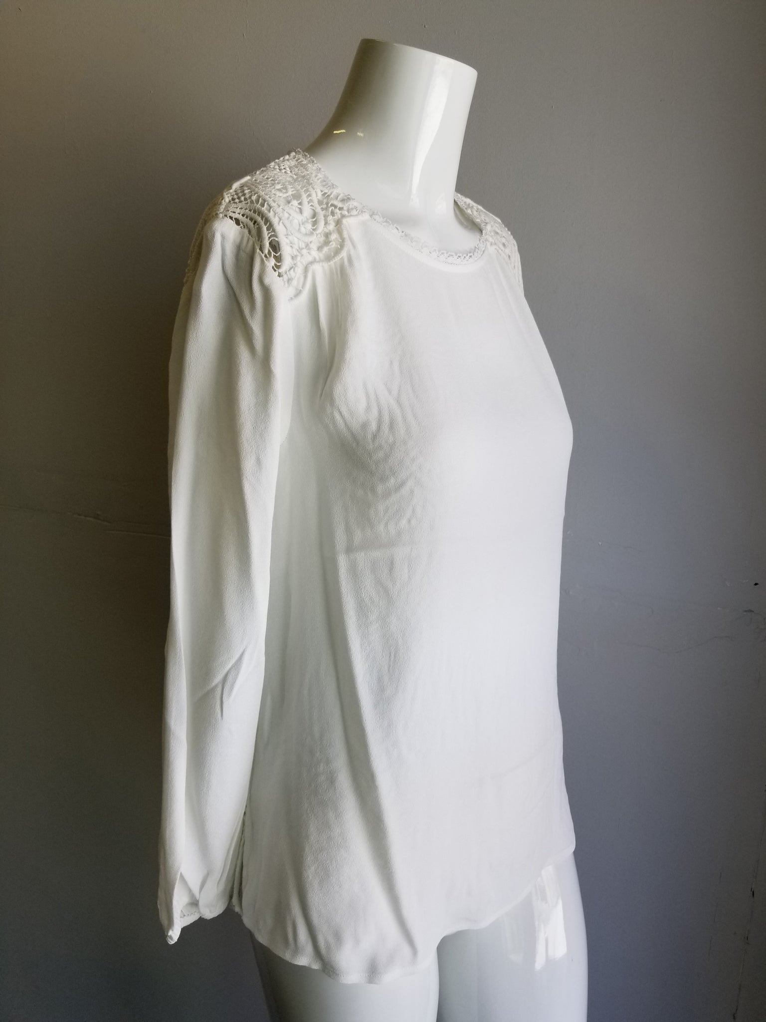 JOIE : LACE BACK BLOUSE, PORCELAIN