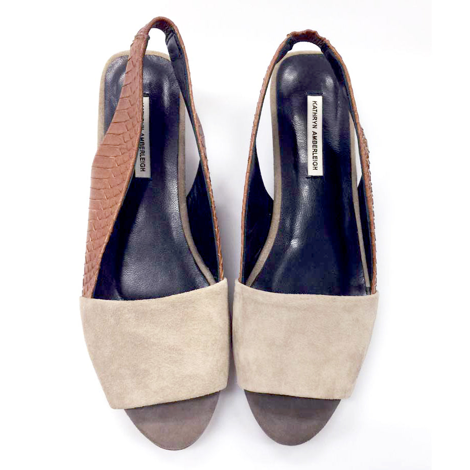 K432 leather slingbacks; taupe and oak snake