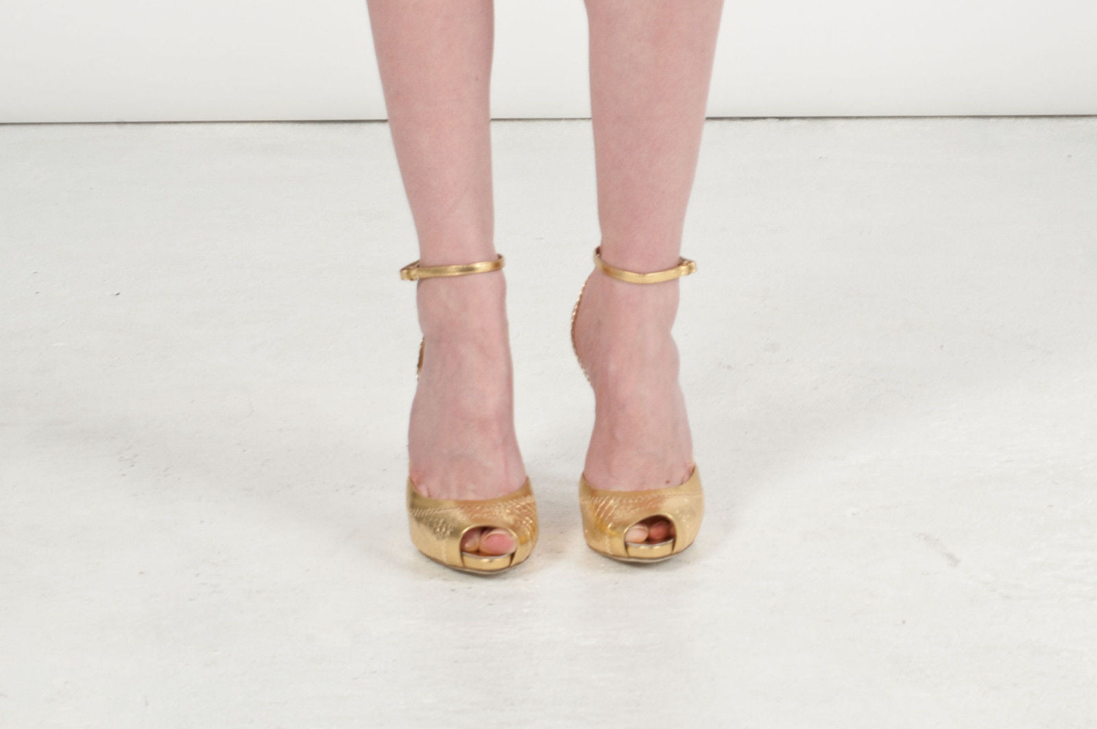 3083 snake skin heels; gold