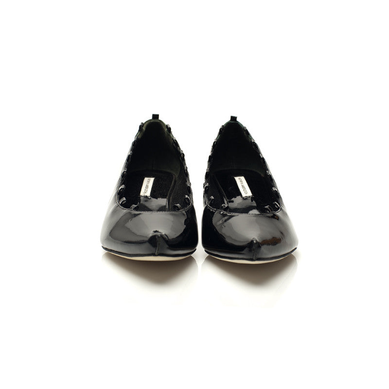 3151 patent leather pumps; black