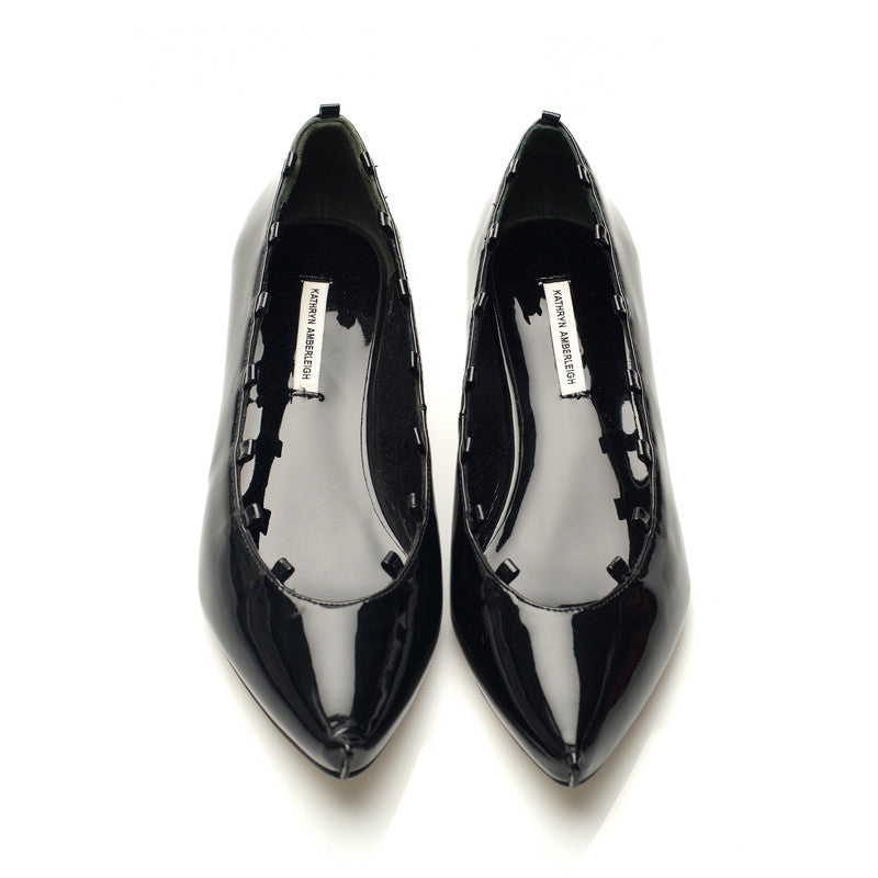 3151 patent leather pumps; black