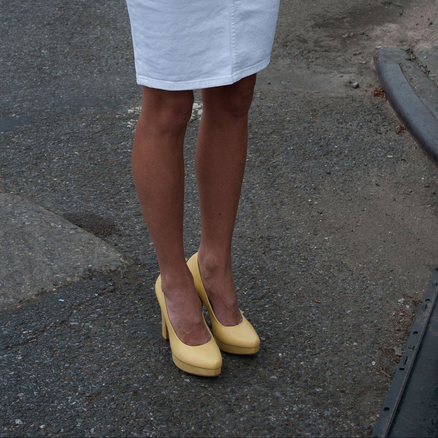 K323 leather pumps; yellow