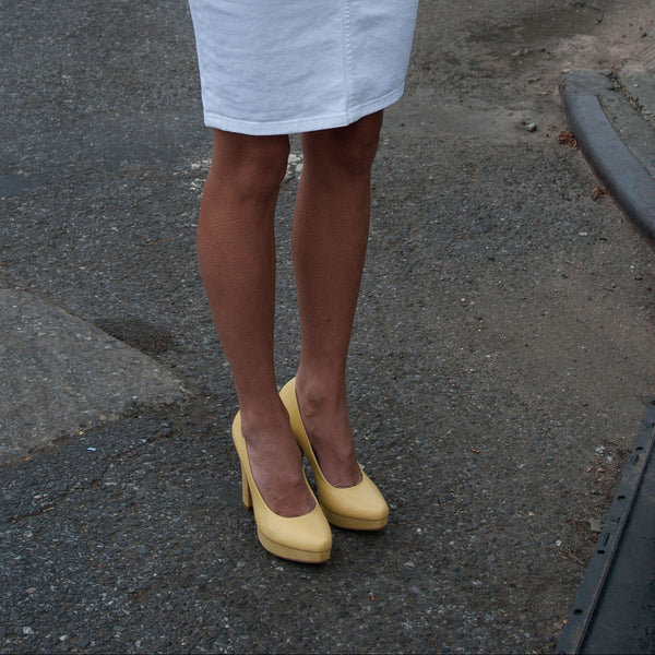 K323 leather pumps; yellow