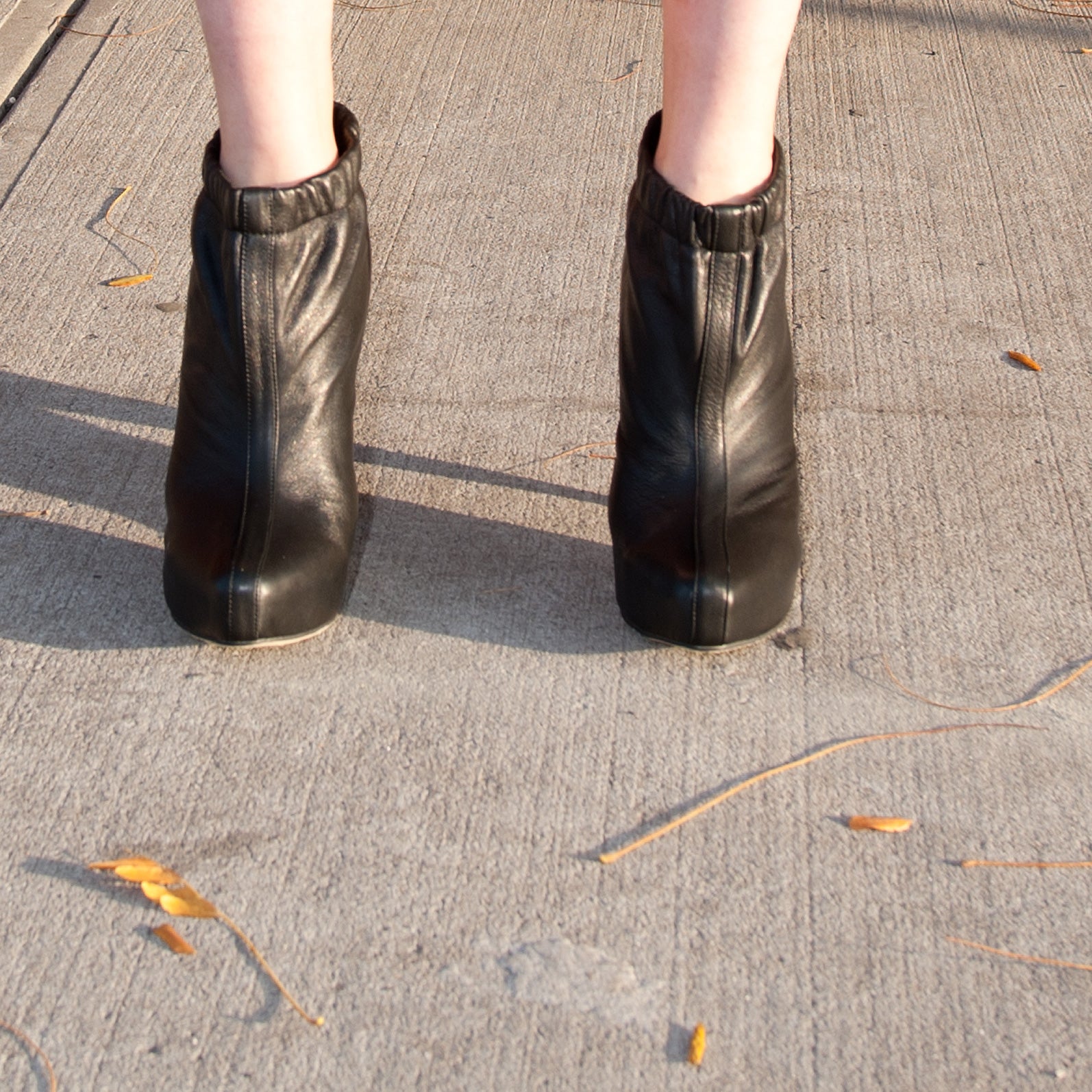 7305 leather boots; black