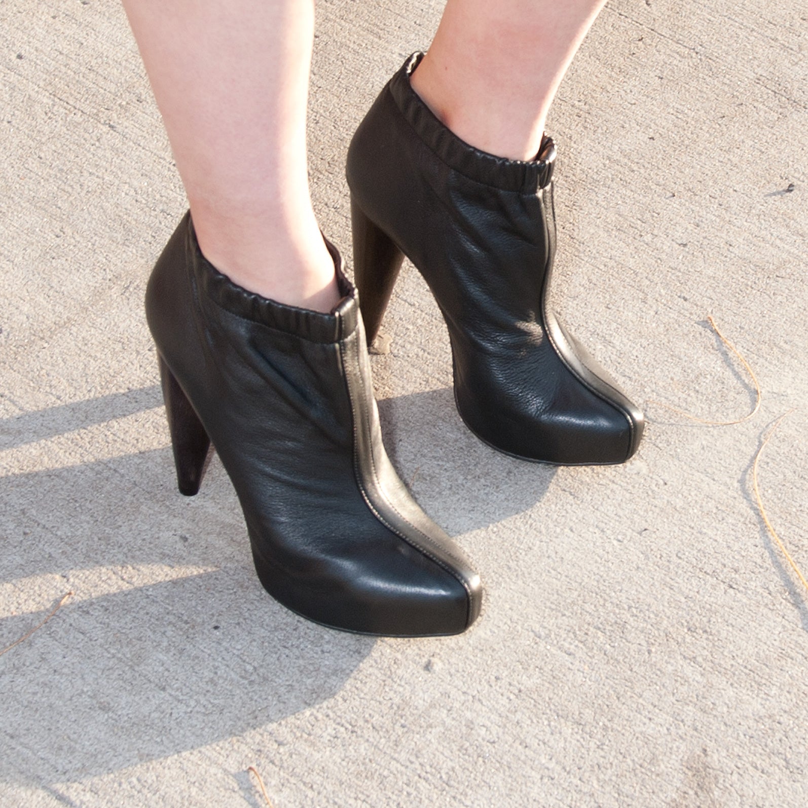 7305 leather boots; black