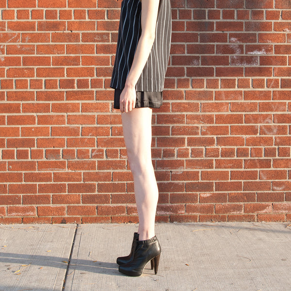 7305 leather boots; black