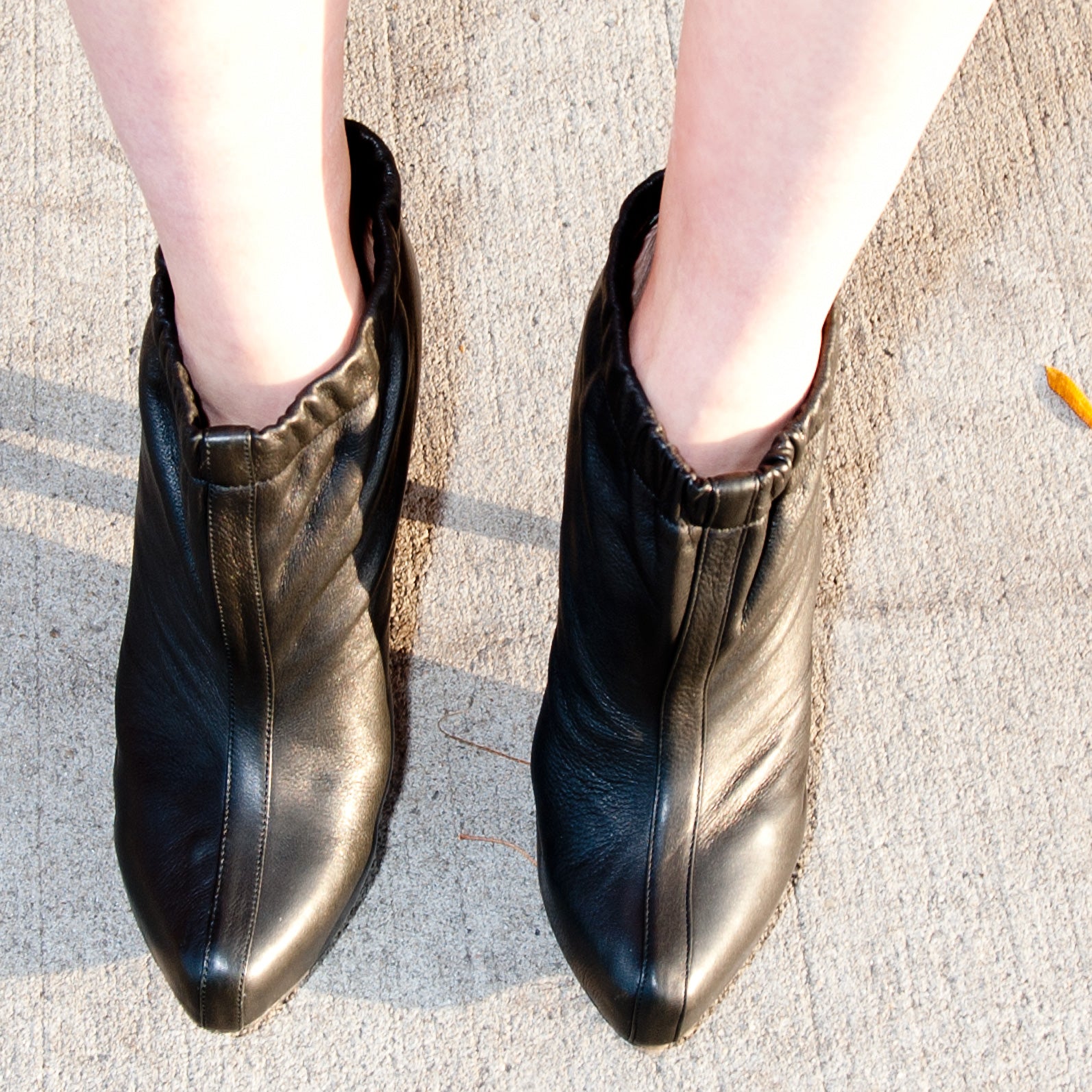 7305 leather boots; black