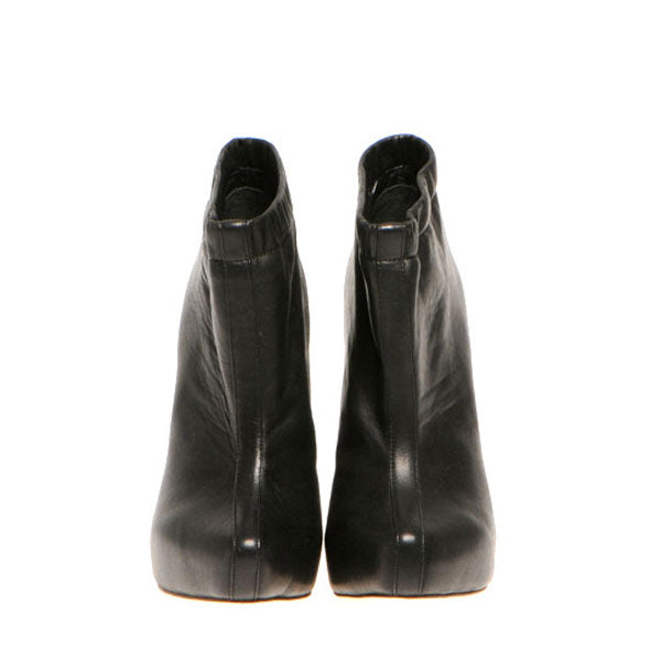 7305 leather boots; black
