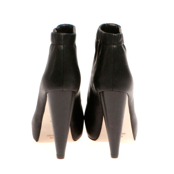 7305 leather boots; black