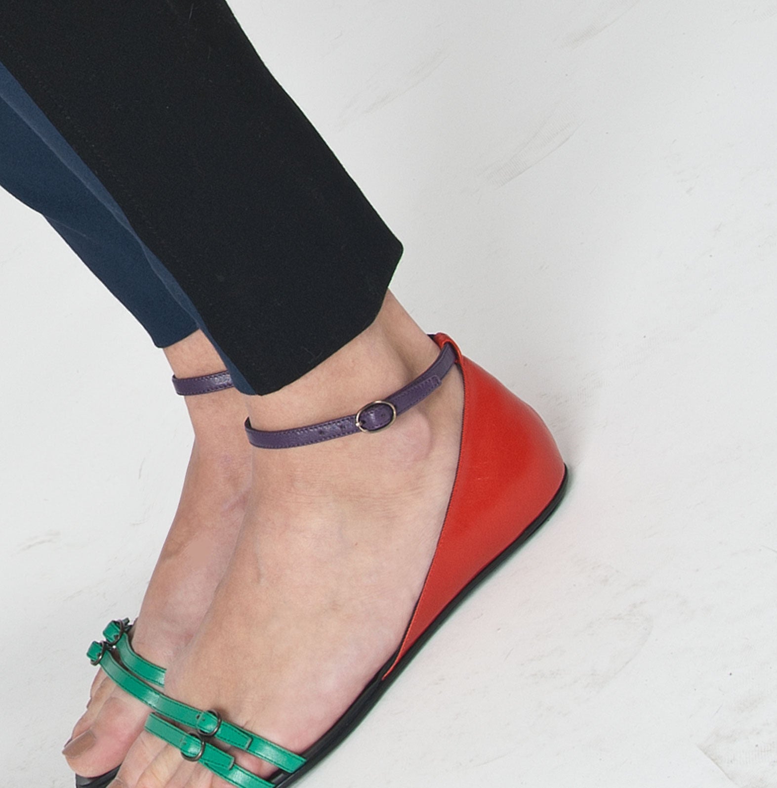 7510 leather sandals; green + red