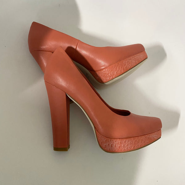 K323 leather pumps; coral