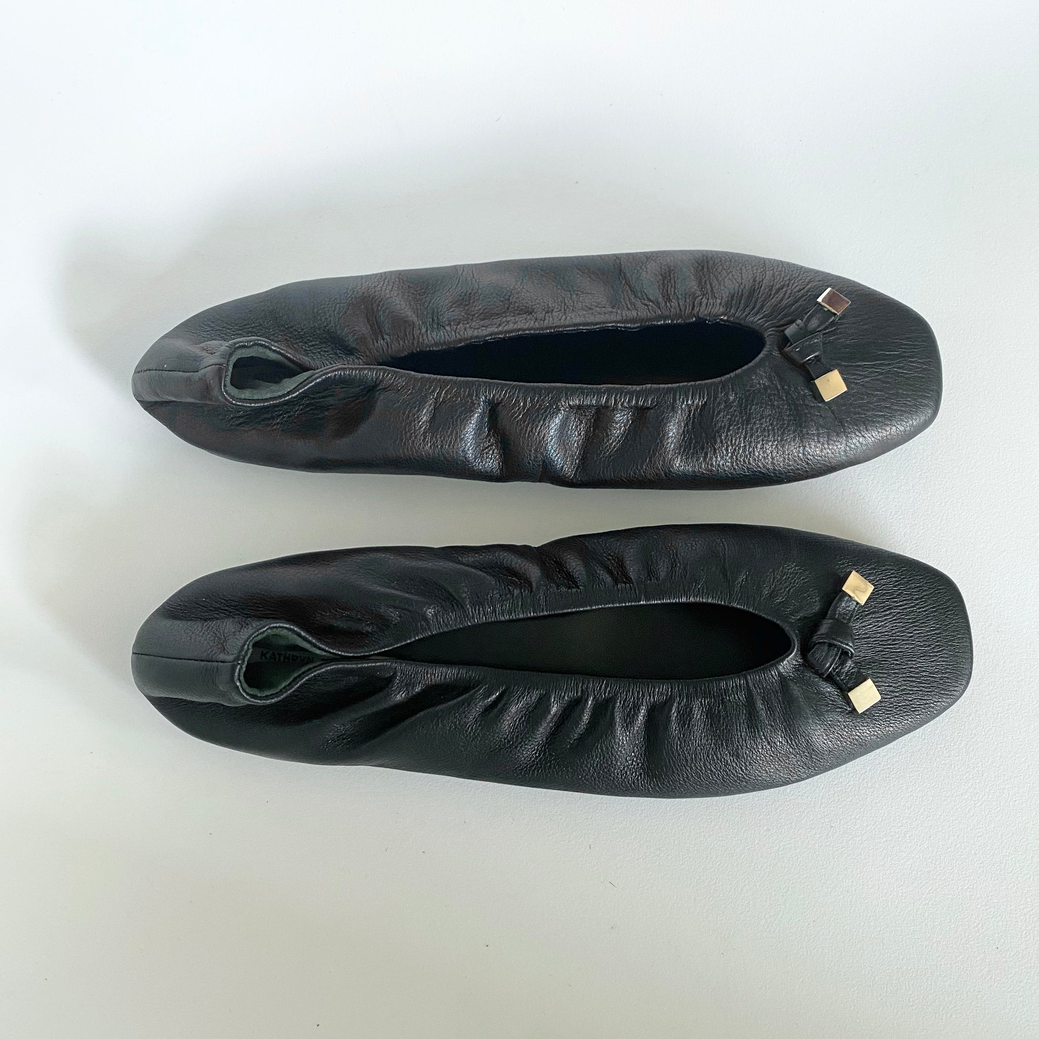 K329 leather loafers; black and gold