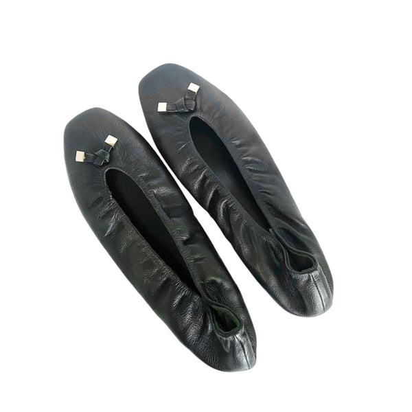 K329 leather loafers; black and gold