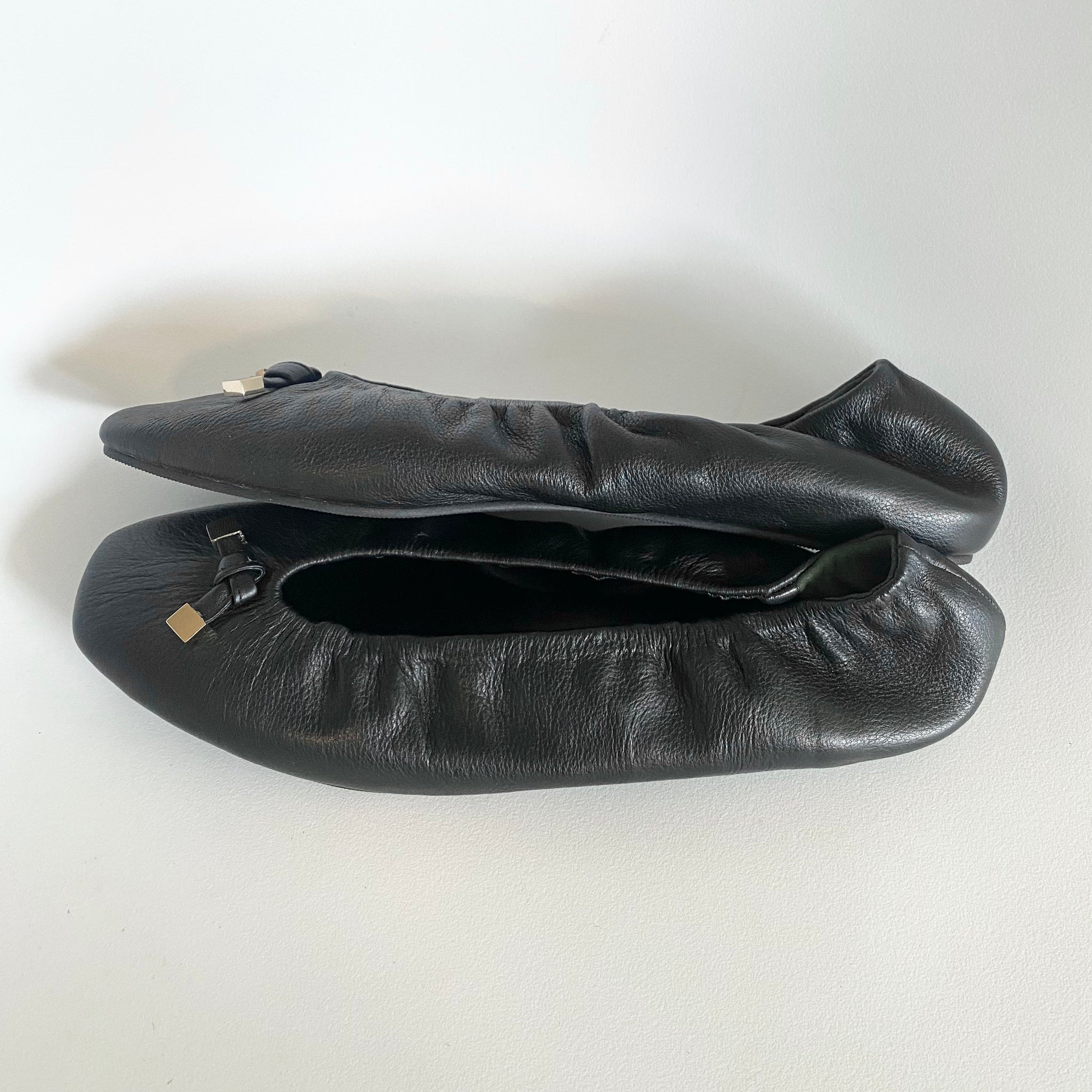 K329 leather loafers; black and gold
