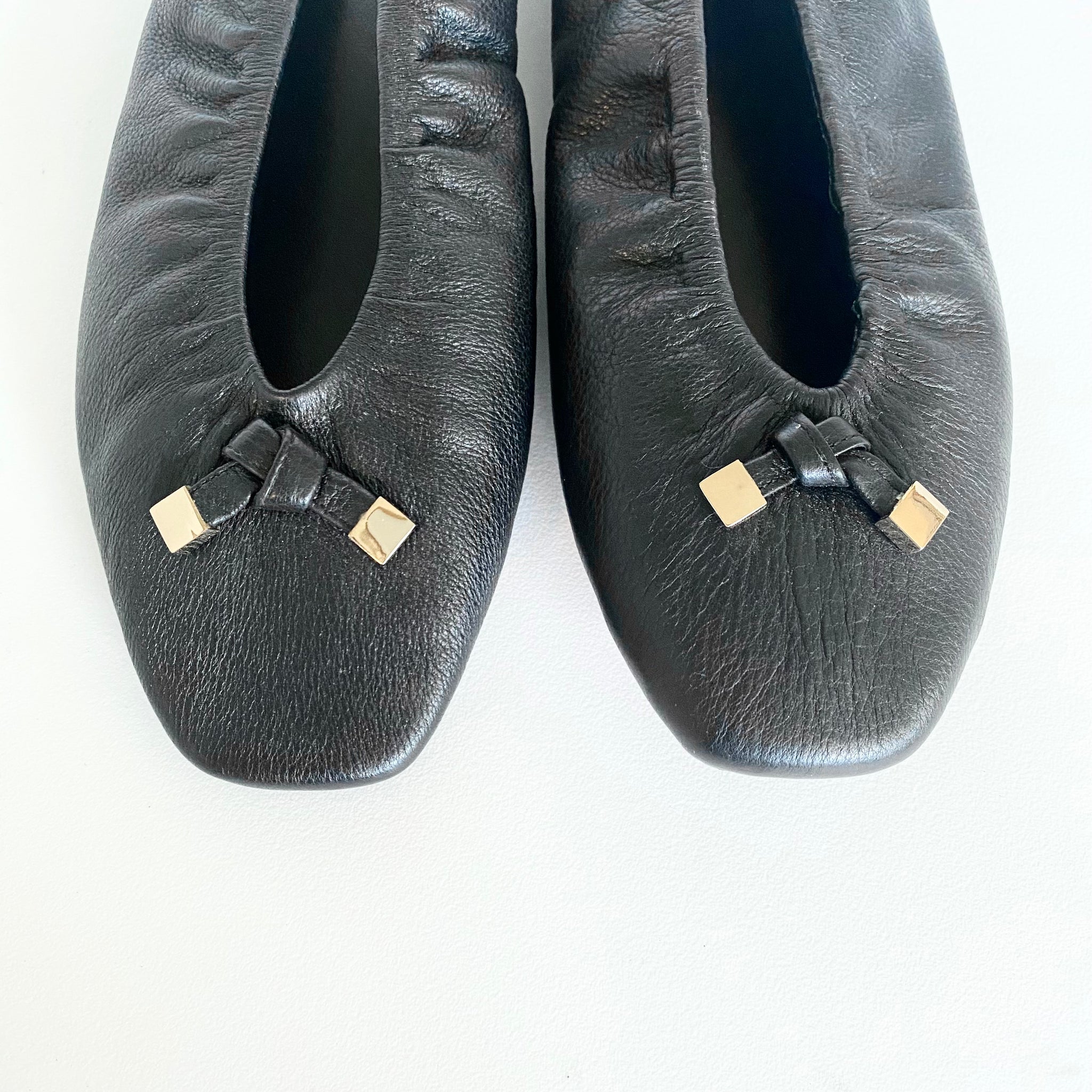 K329 leather loafers; black and gold