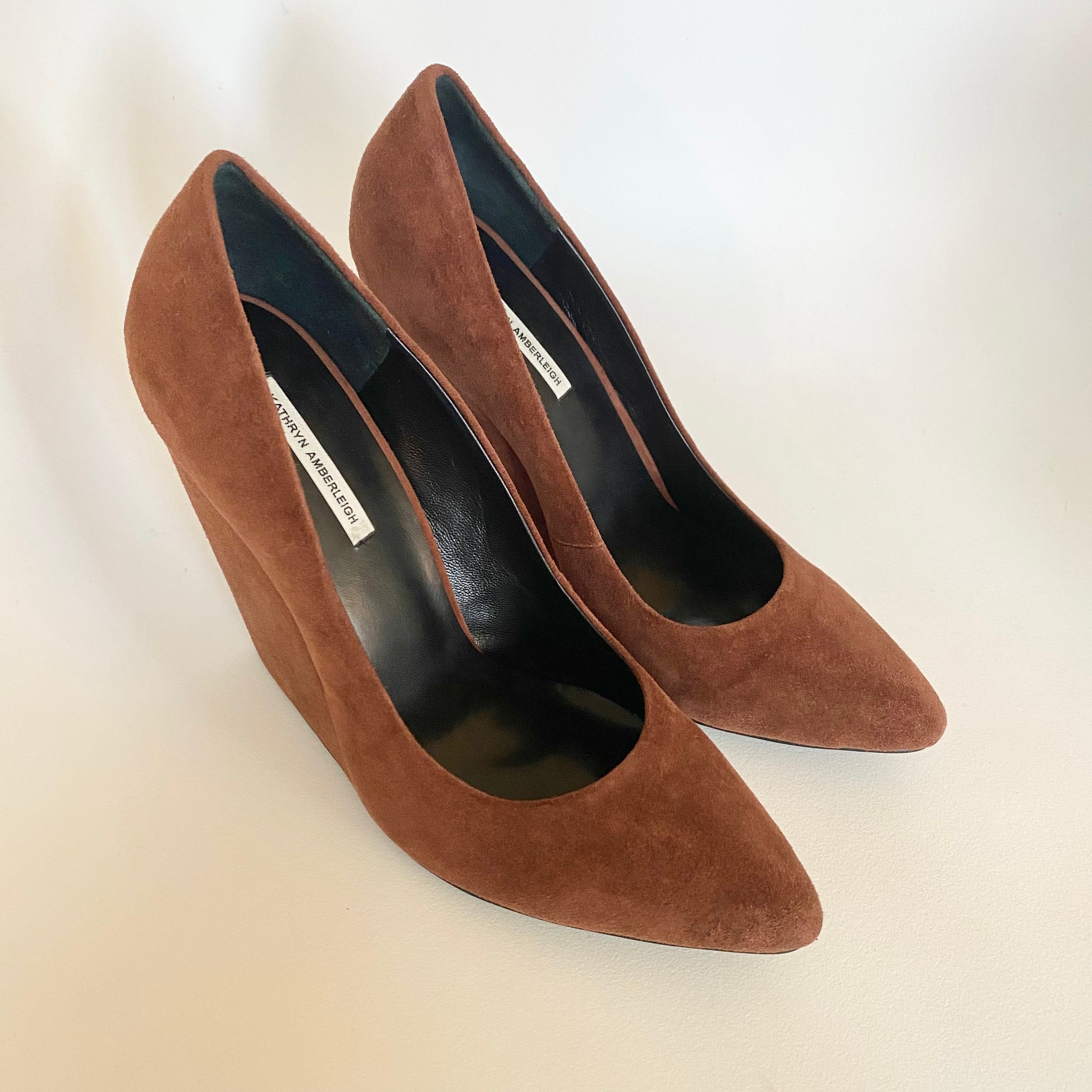 K311 suede pumps; toffee