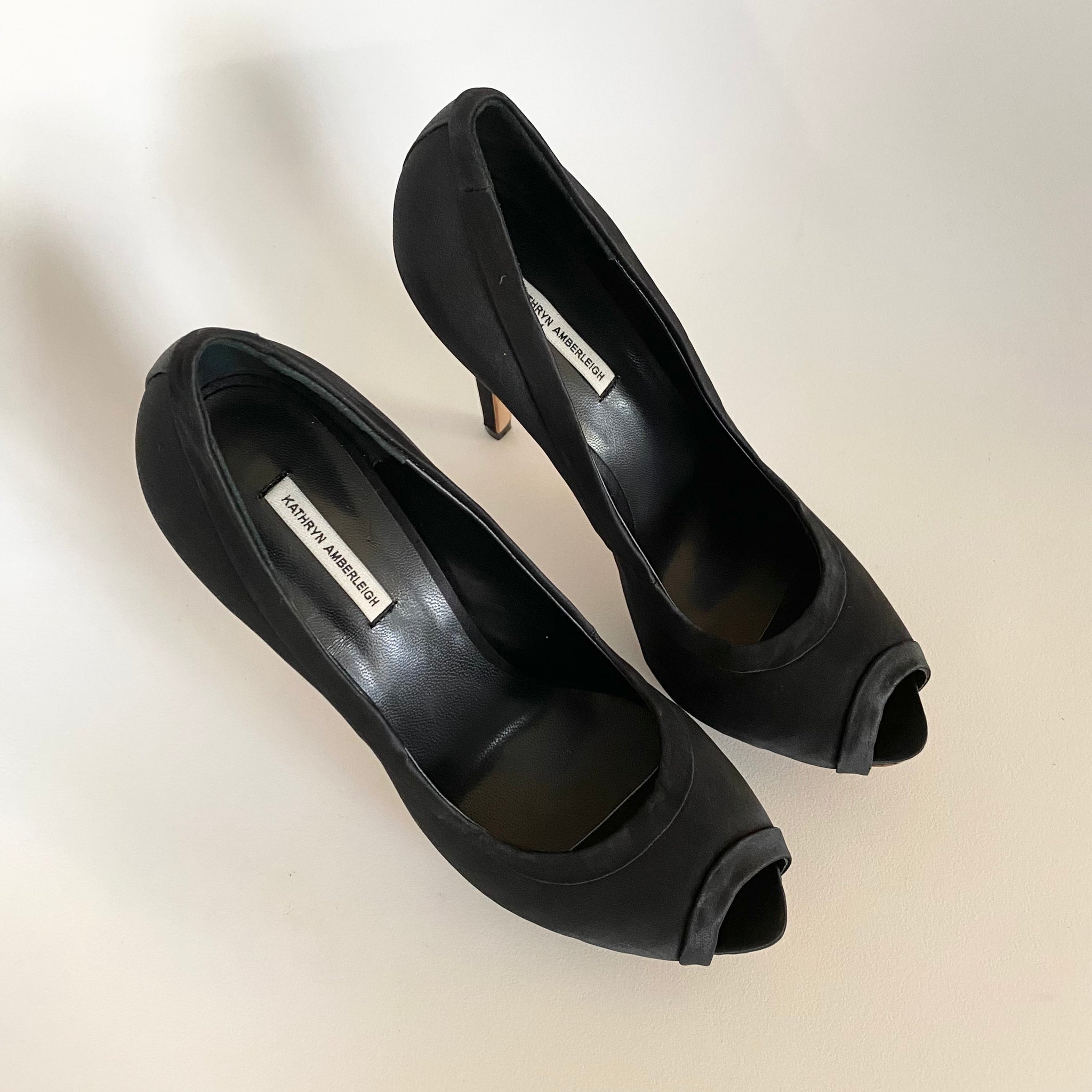 3087 silk heels; black
