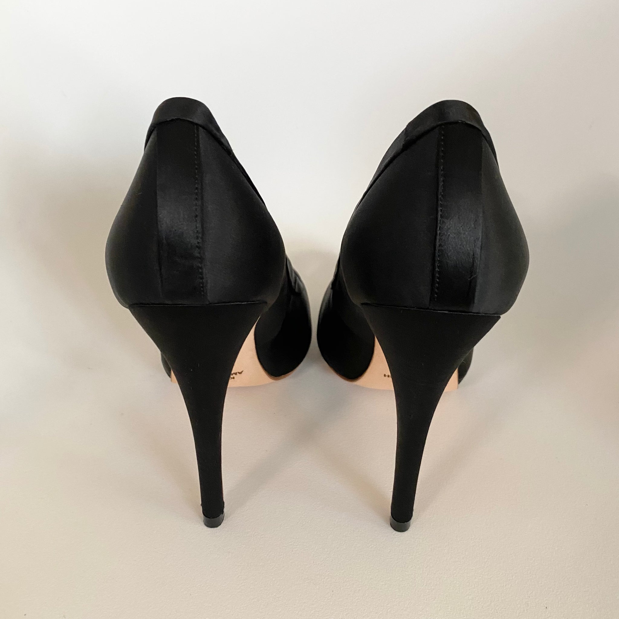 3087 silk heels; black