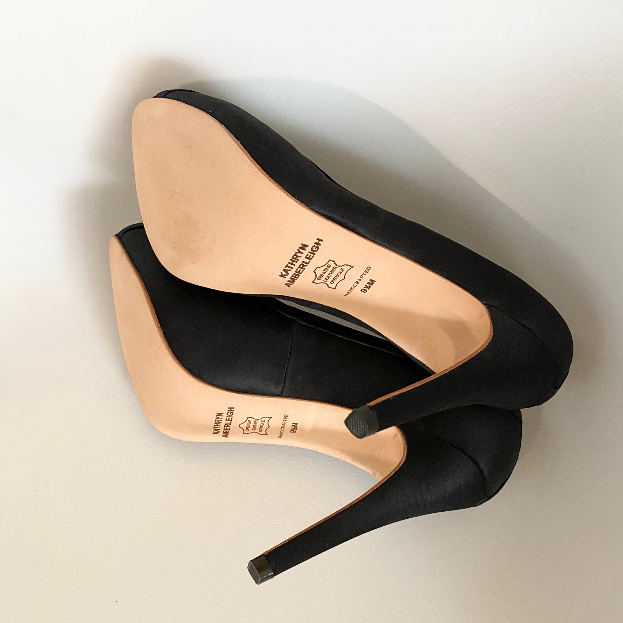 3087 silk heels; black