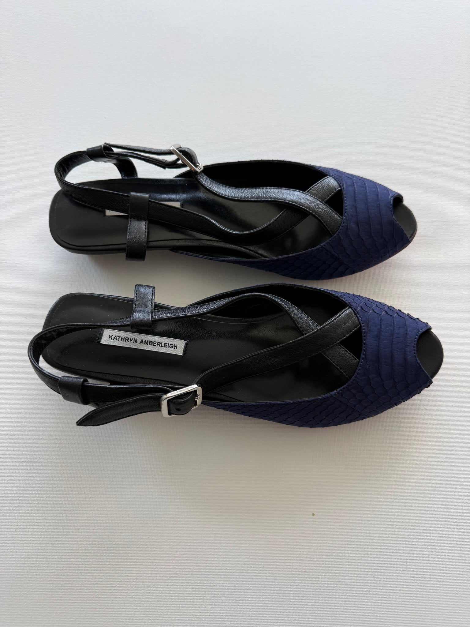 J005 snake and lamb slingbacks; navy and black
