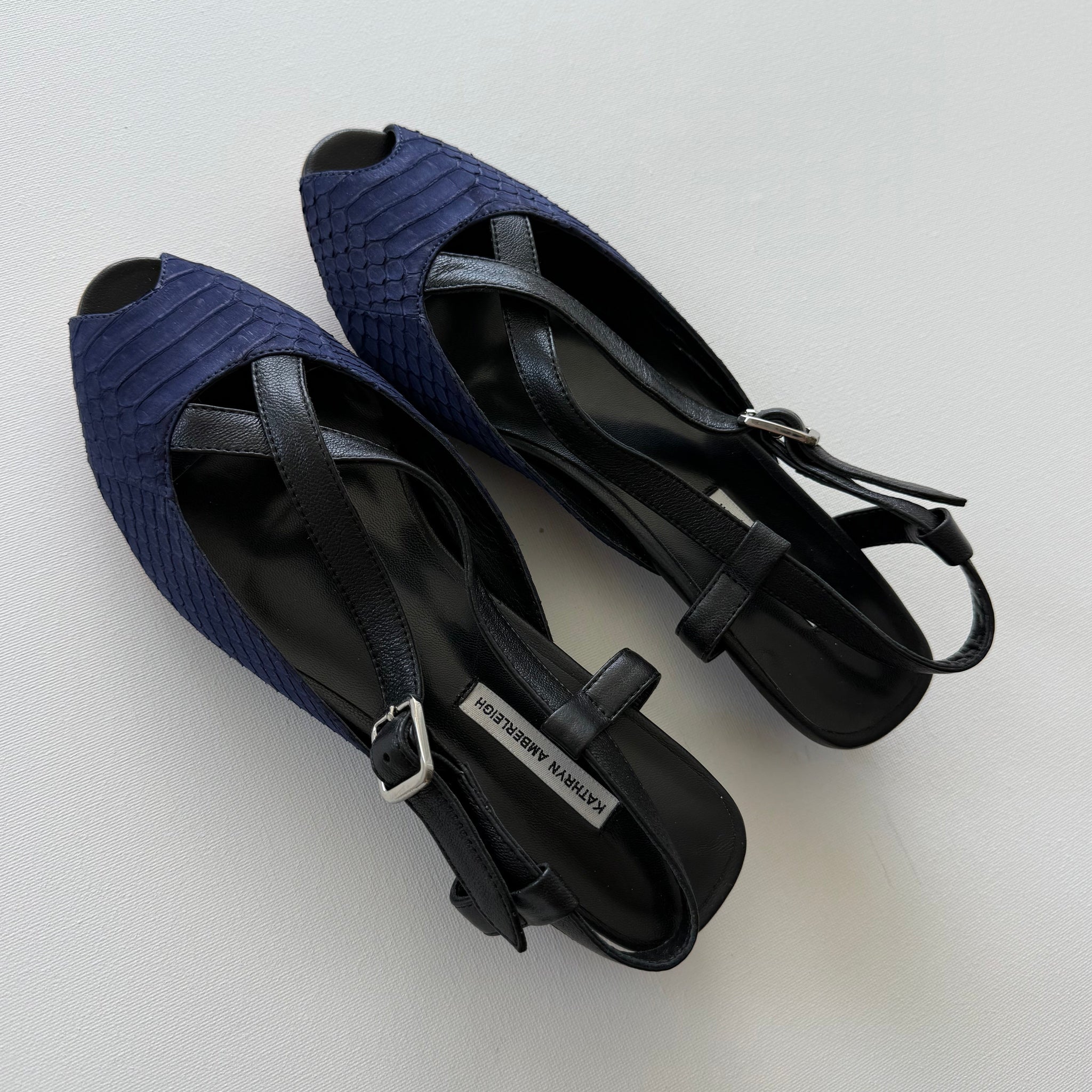 J005 snake and lamb slingbacks; navy and black