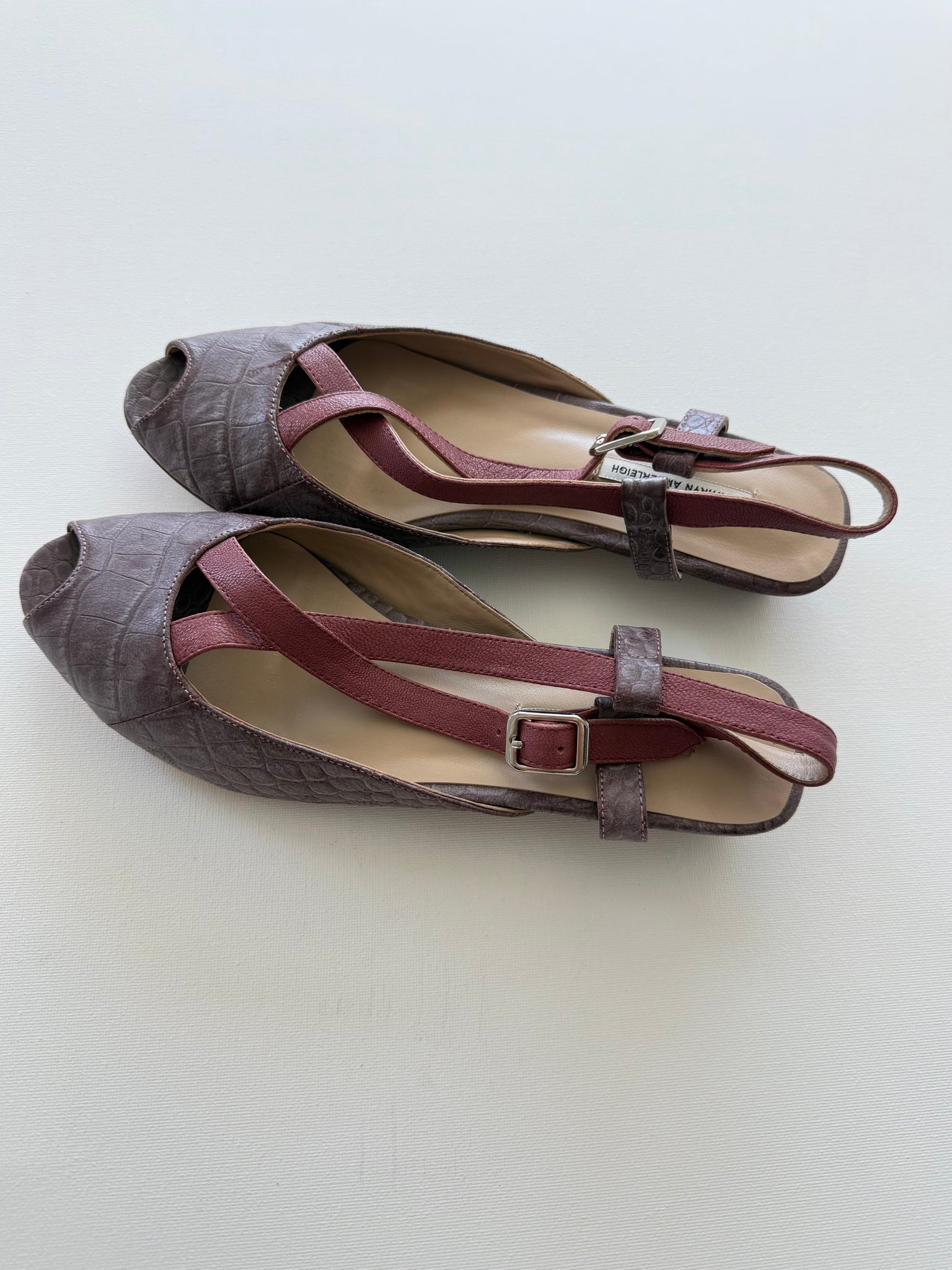 J005 alligator and lamb slingbacks; mauve