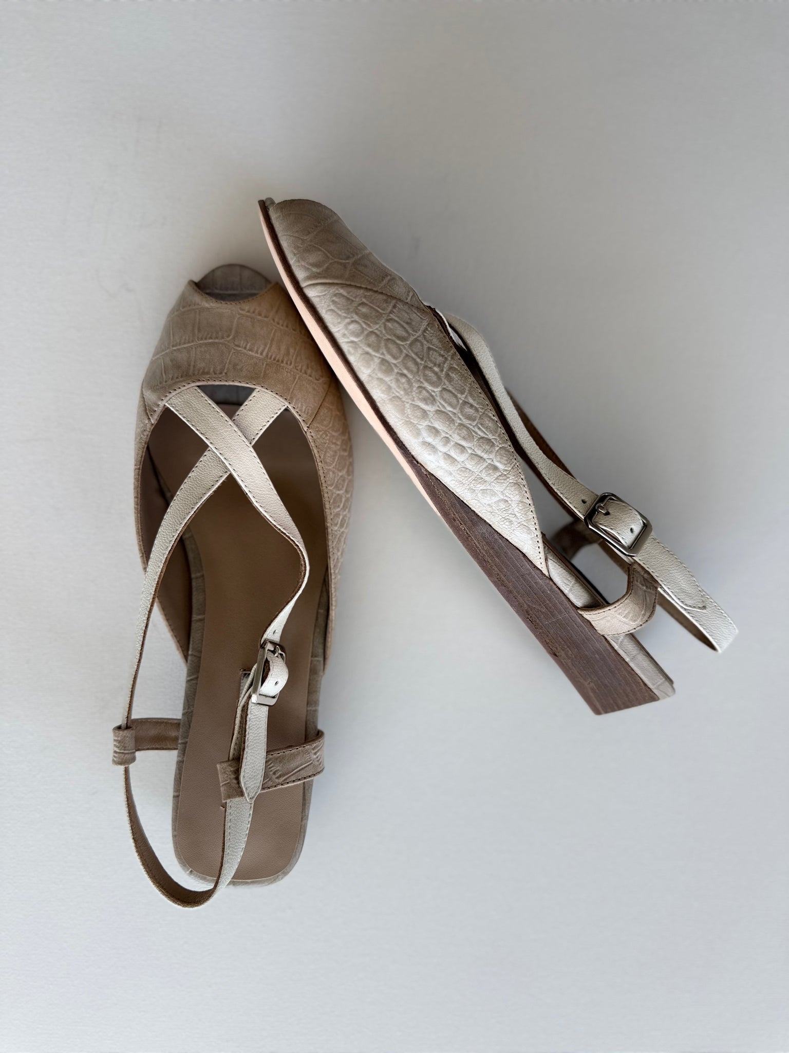 J005 leather slingbacks; nude and white