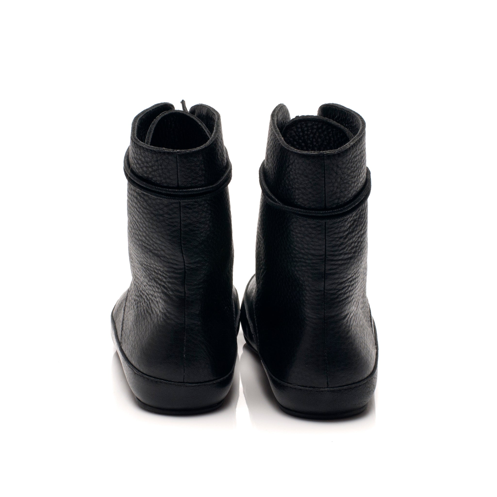 J537 leather boots; black