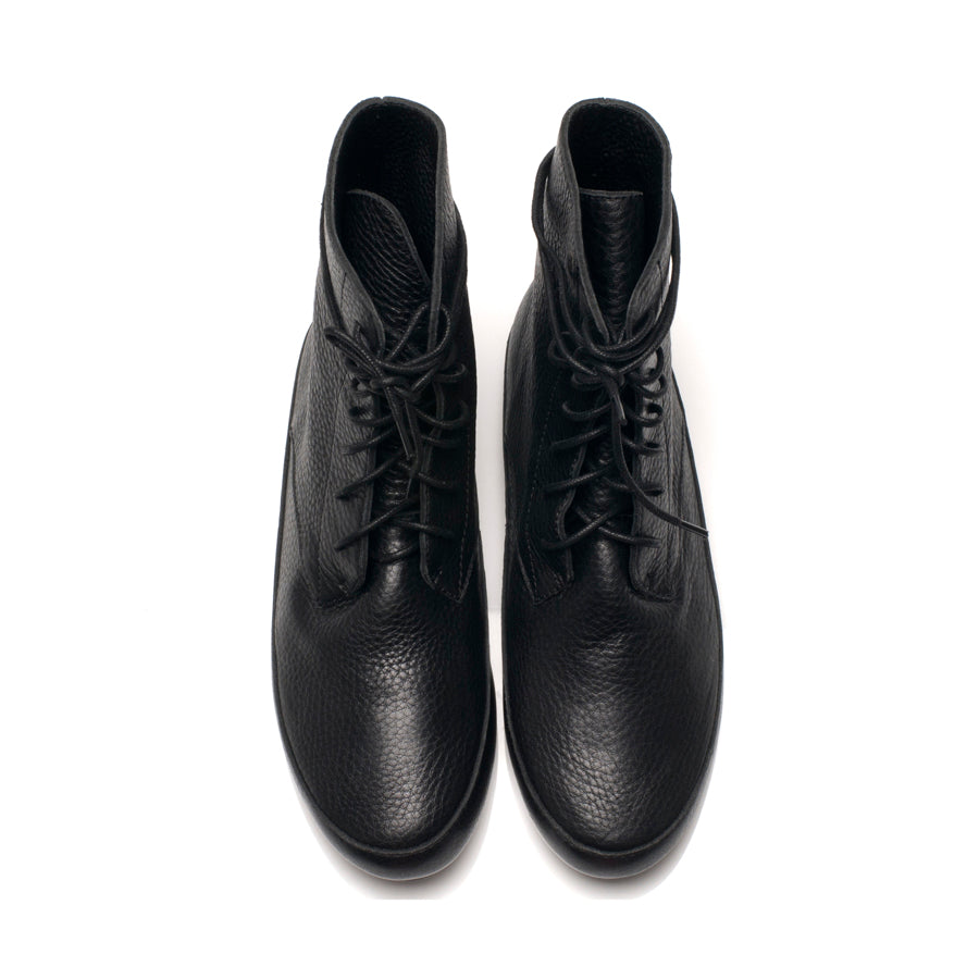 J537 leather boots; black