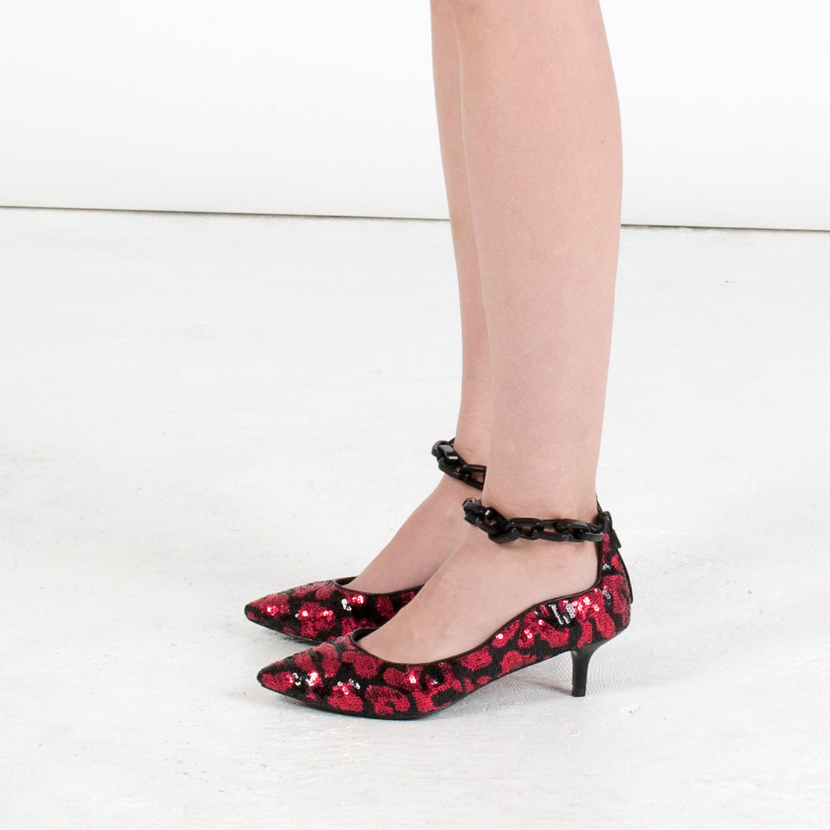 K616 sequin pumps; red/black leo