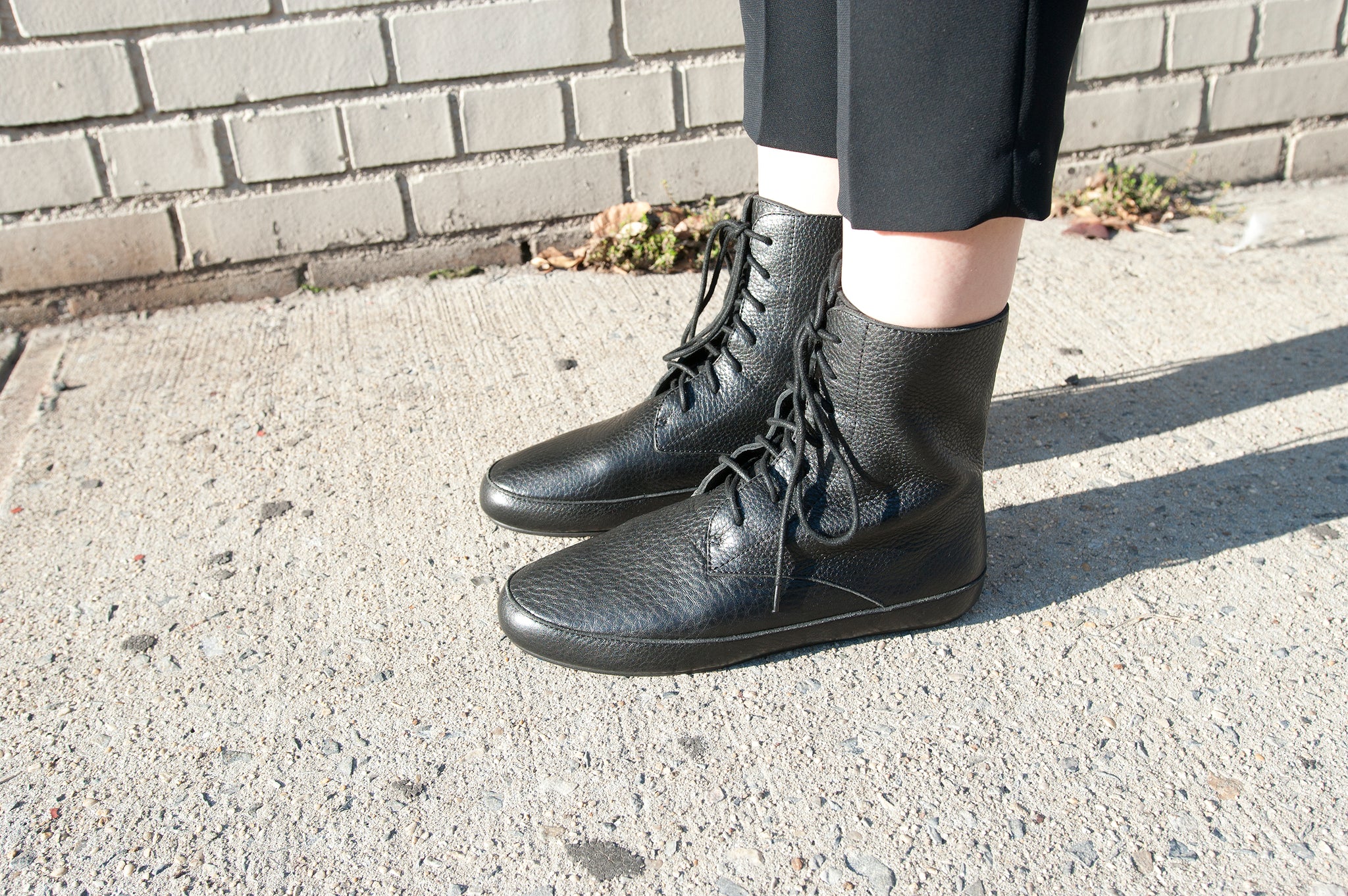 J537 leather boots; black