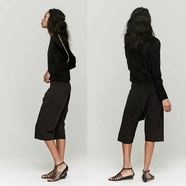 J018 lambskin sandals; black