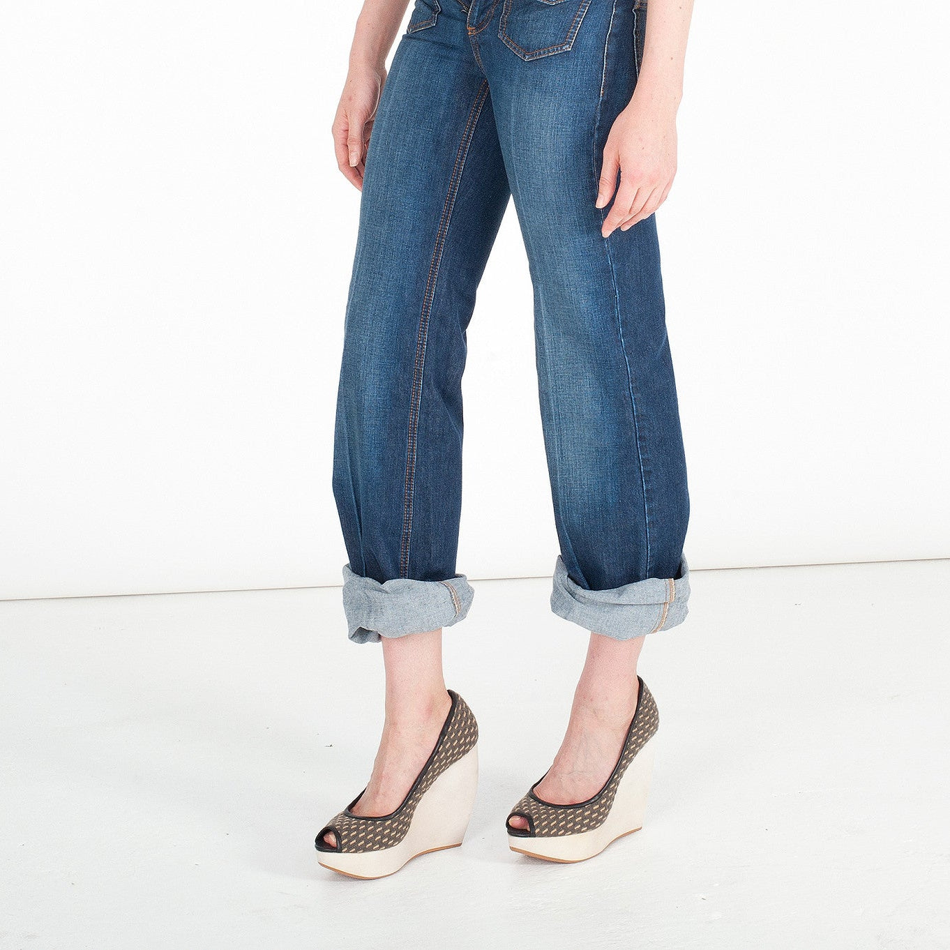 J033 wooden heels; grey multi