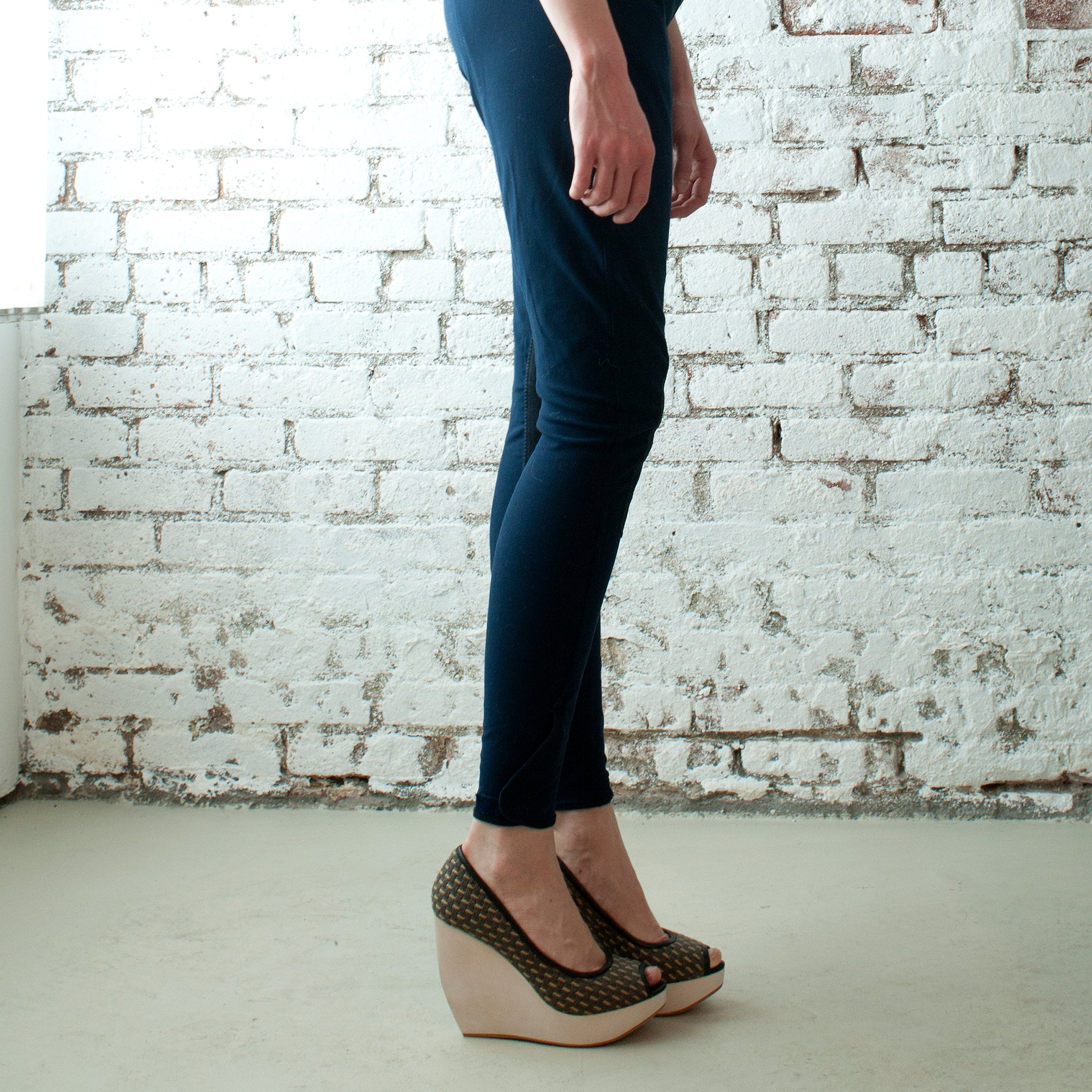 J033 wooden heels; grey multi