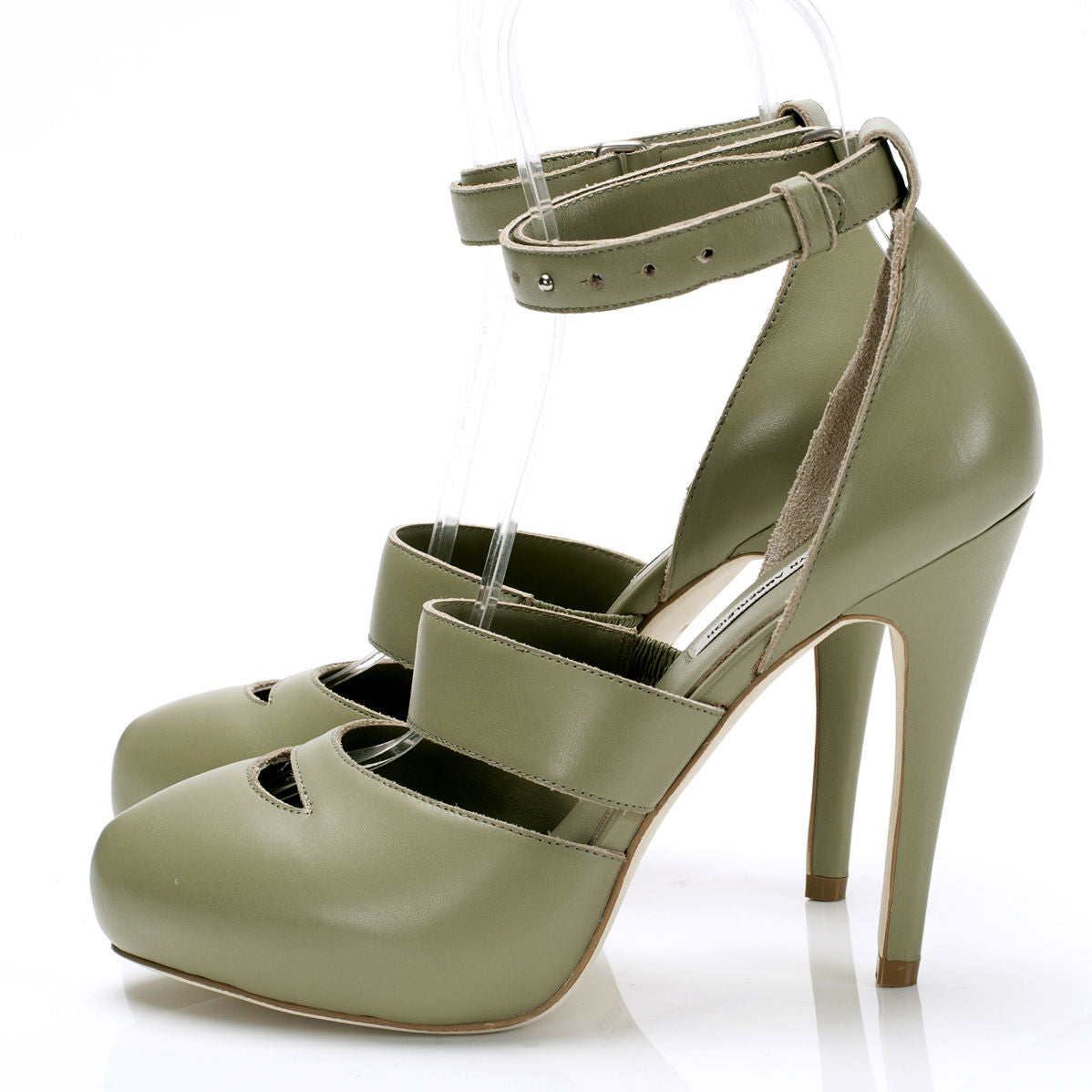 J523 leather heels; celery