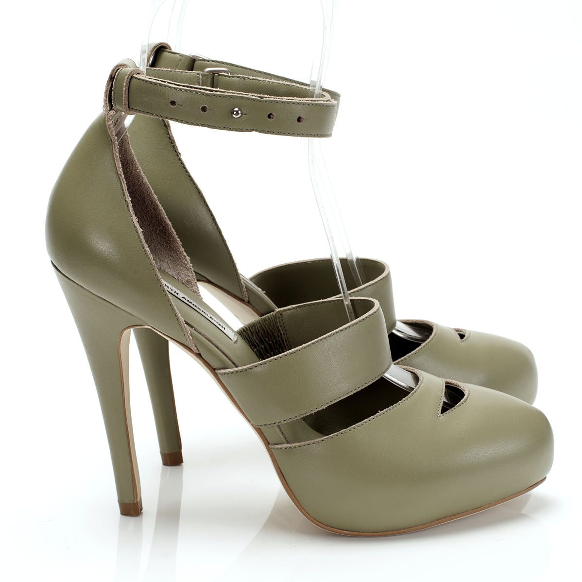 J523 leather heels; celery