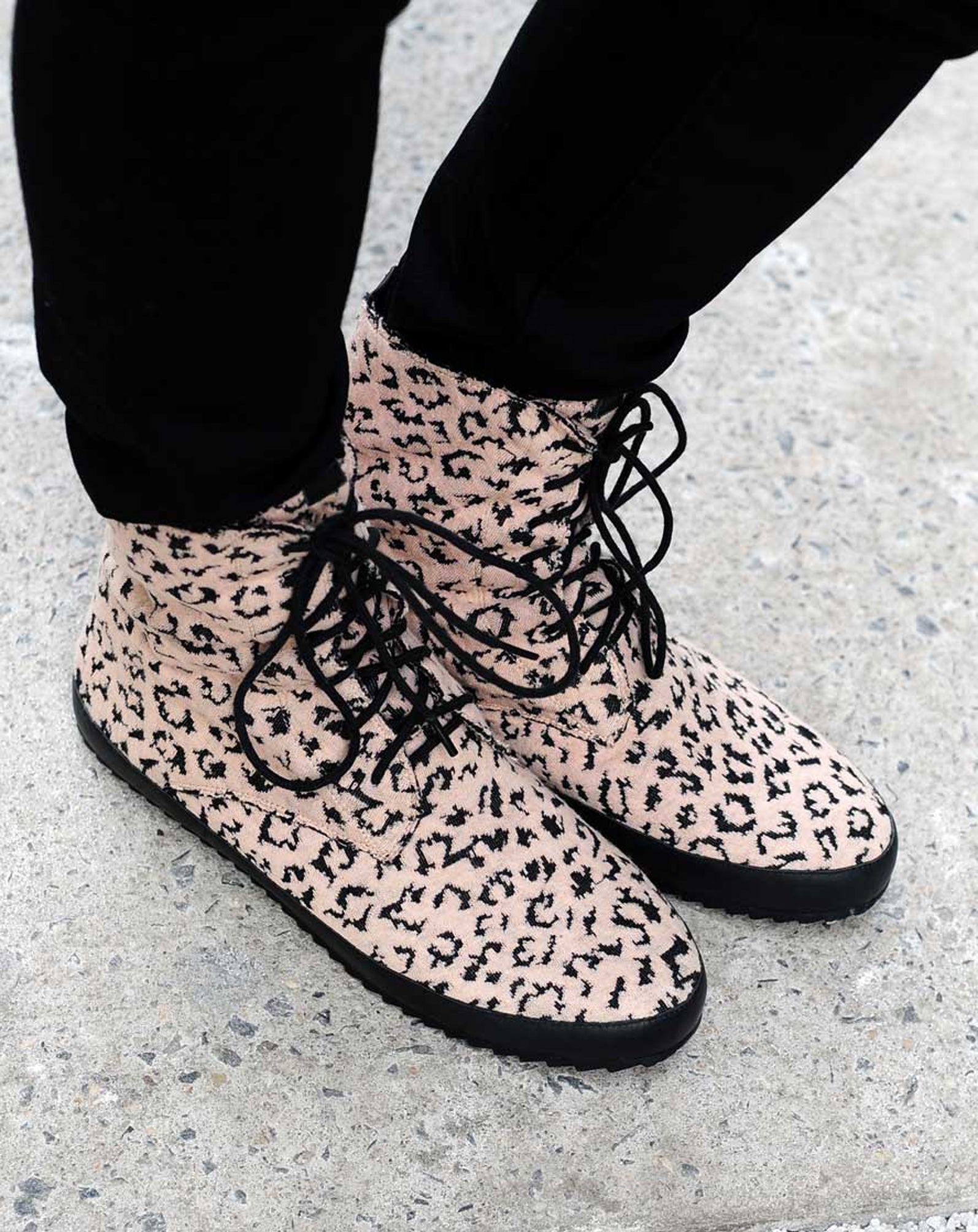 J537 cotton boots; pink leo