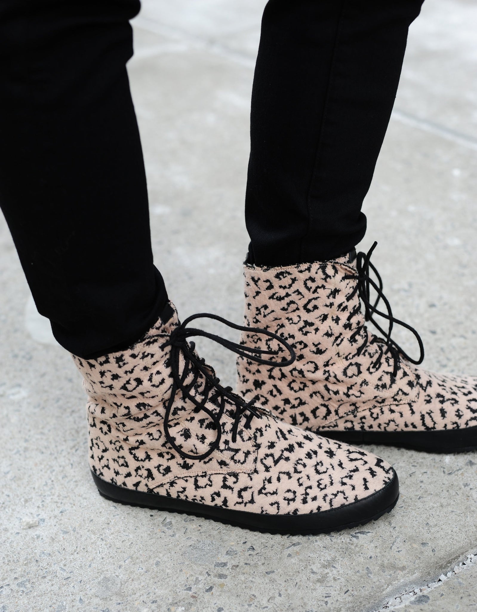J537 cotton boots; pink leo