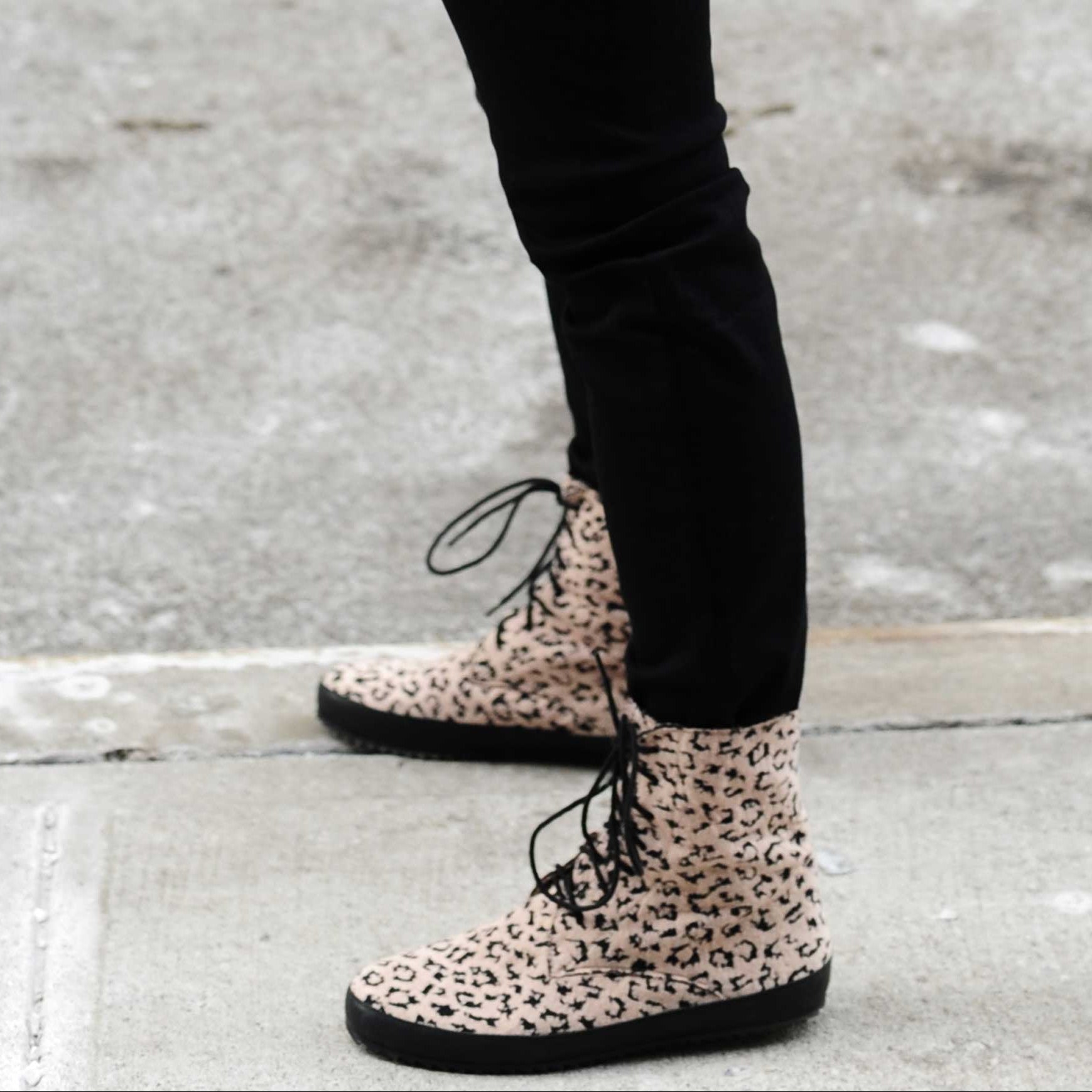 J537 cotton boots; pink leo