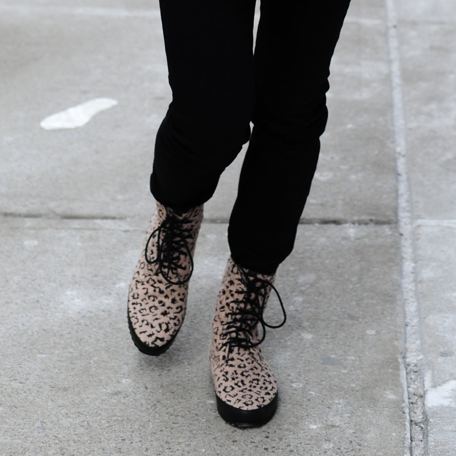 J537 cotton boots; pink leo